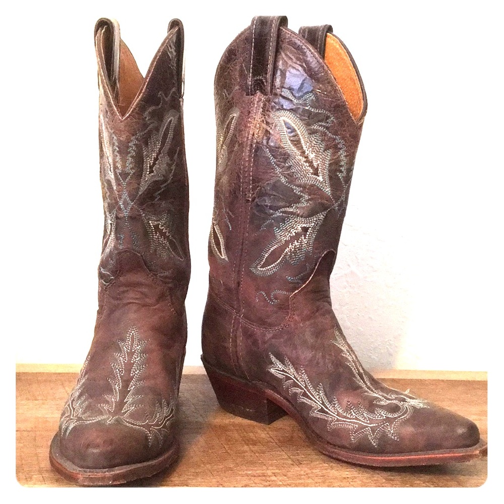 Justin brown leather fashion boots. Size 6.